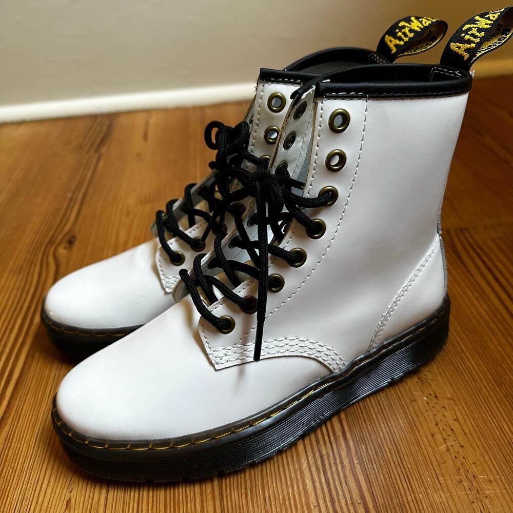 NWT Dr. Martens white patent leather classic combat boot SIZE W6 M5‎